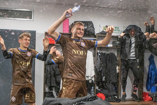 投掷的同时 投掷的同时